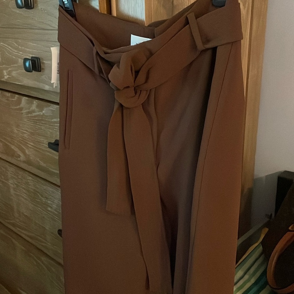 Aritzia‘s Wilfred brown pants.